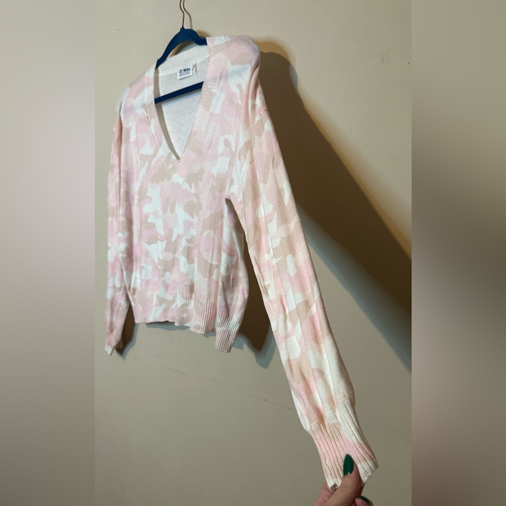 27 mile medium Pink Camo V-Neck Sweater